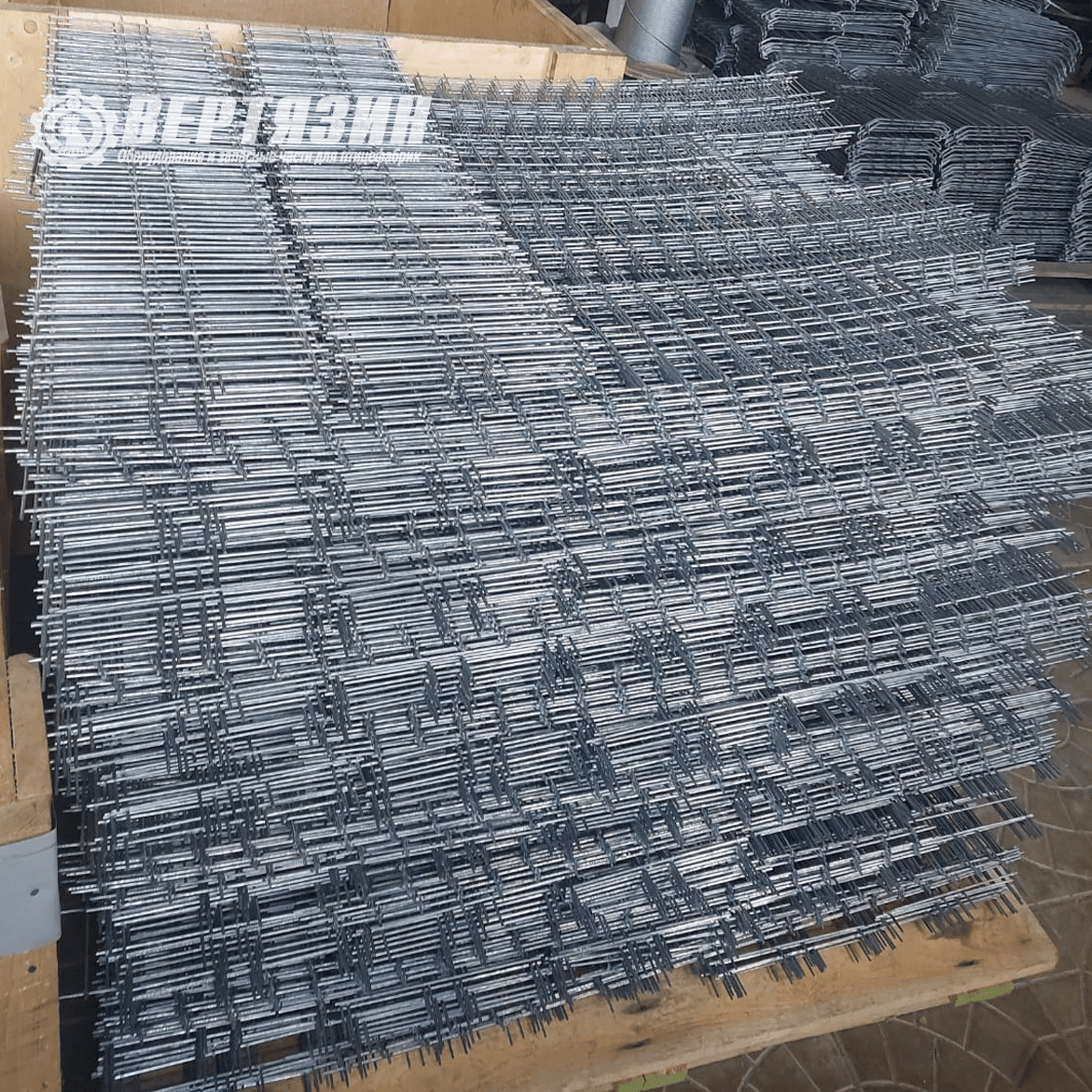 полик из металлической сетки